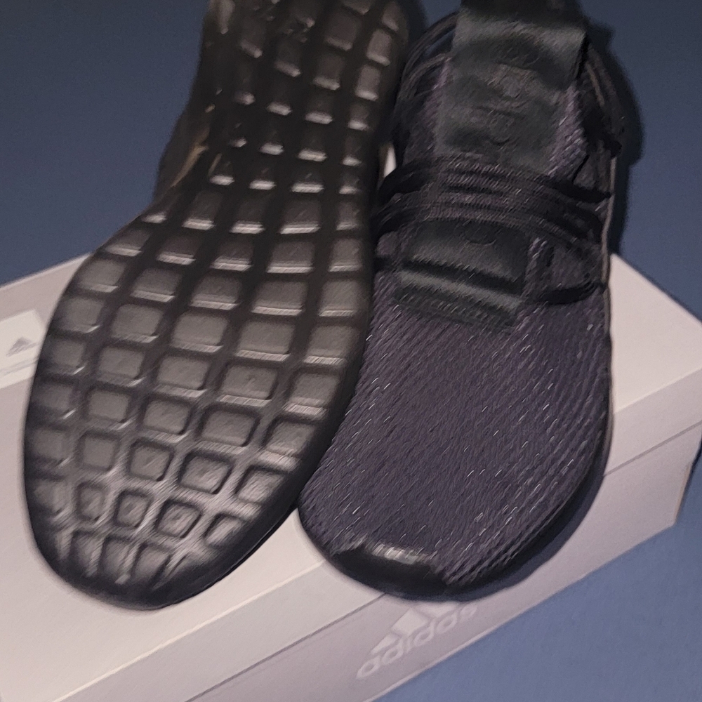 Shoes - Picture 2 of 4